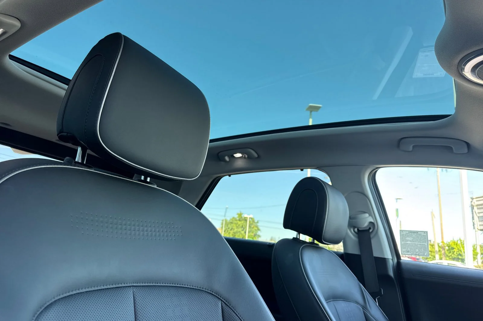 Used 2024 Abyss Black Hyundai Limited image 17