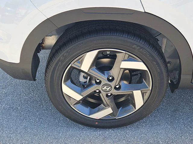 2025 Hyundai Venue SEL - Photo 5