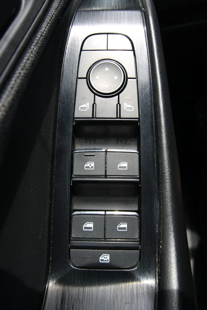Used 2023 Black Nissan S image 23
