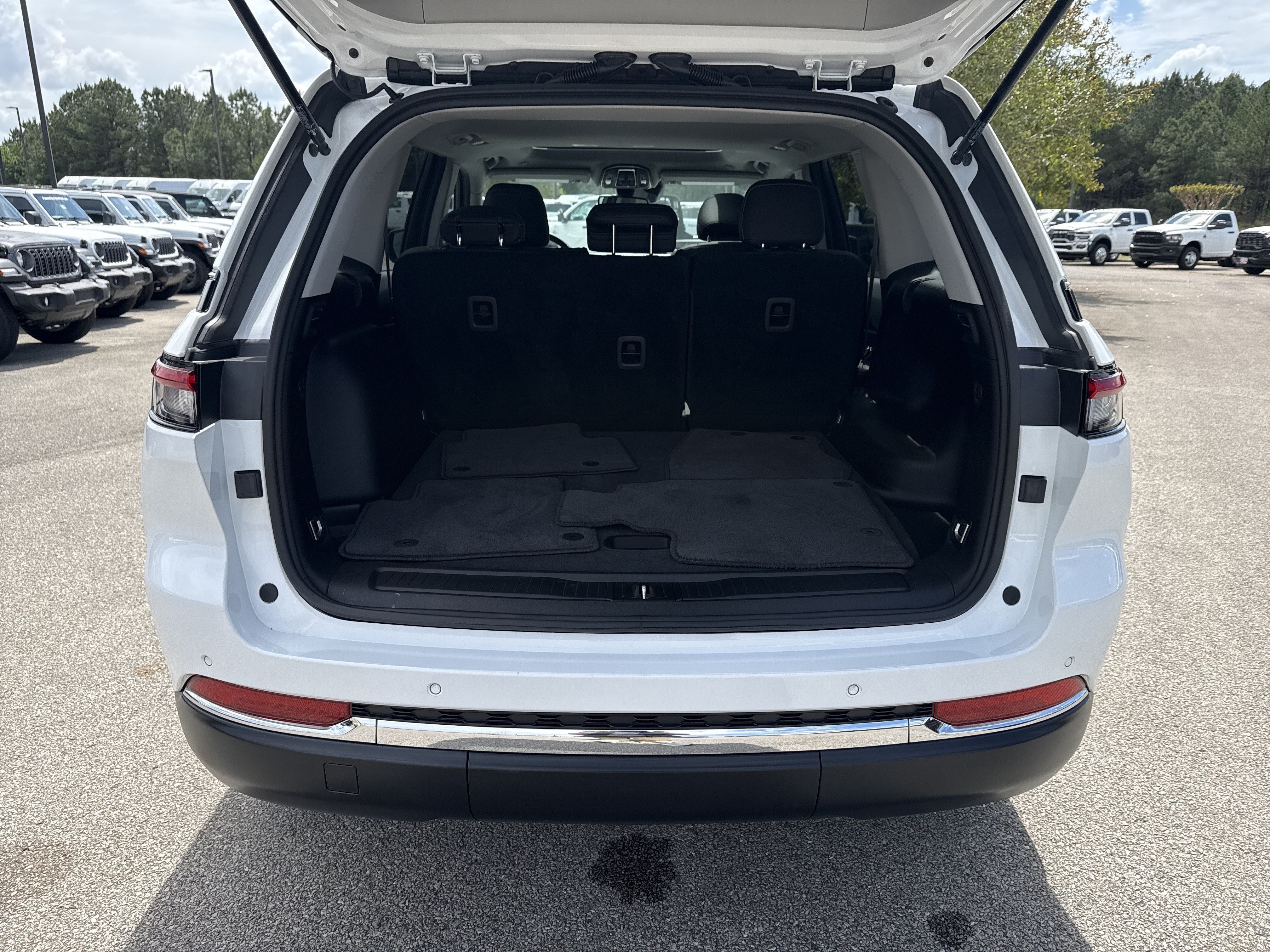 Used 2024 Bright White Clearcoat Jeep Laredo X image 19