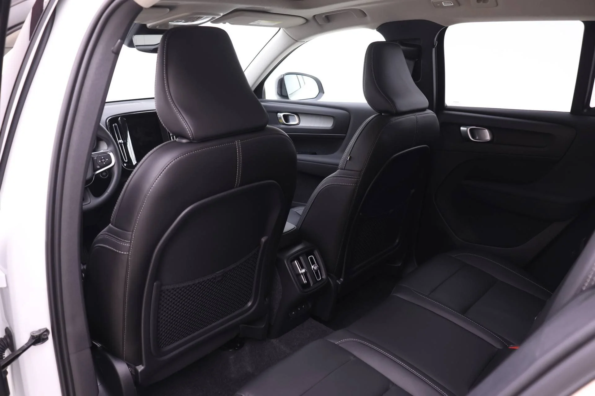 2026 Volvo XC40 Core - Photo 15