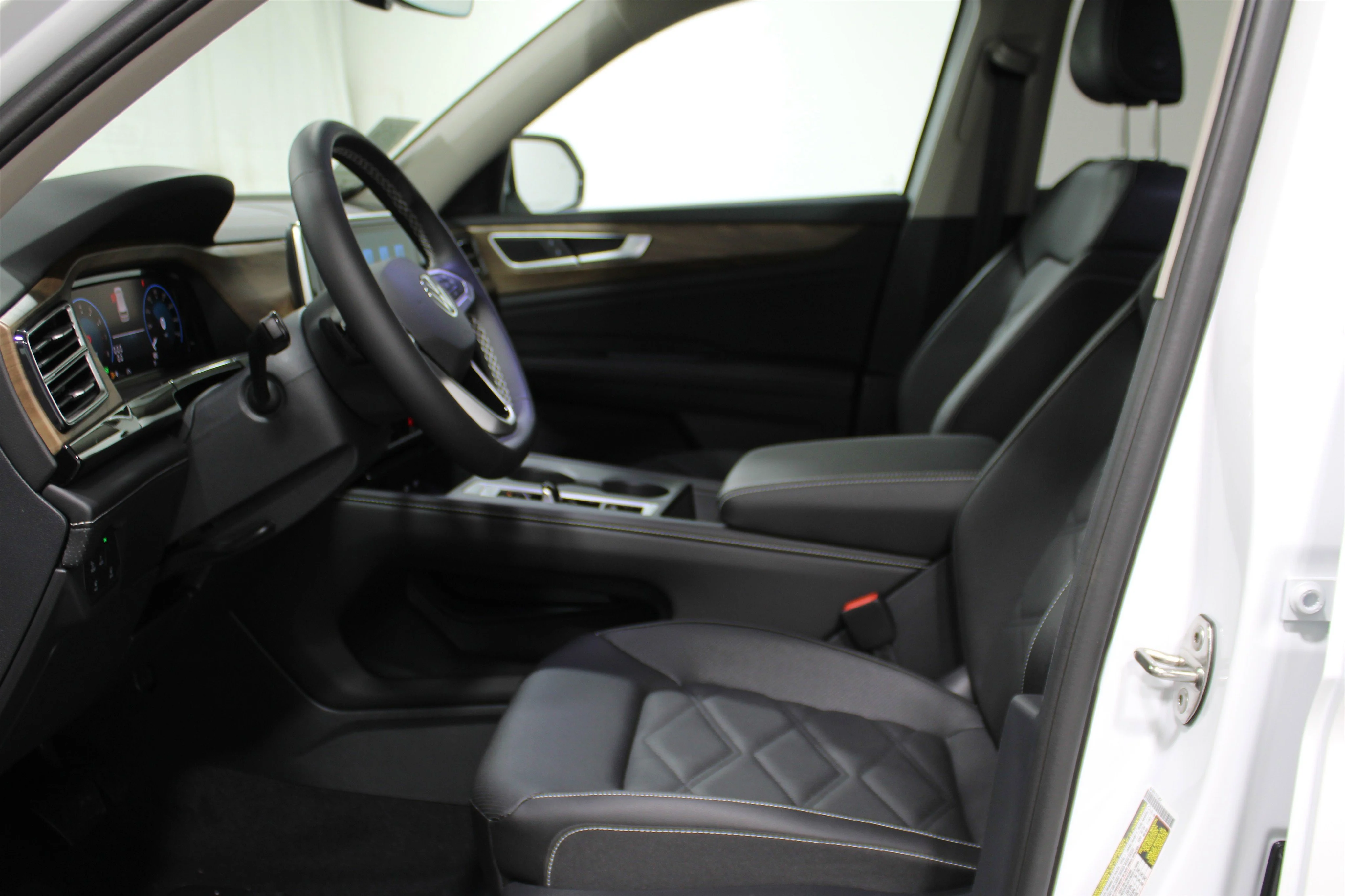 2026 Volkswagen Atlas SE - Photo 3