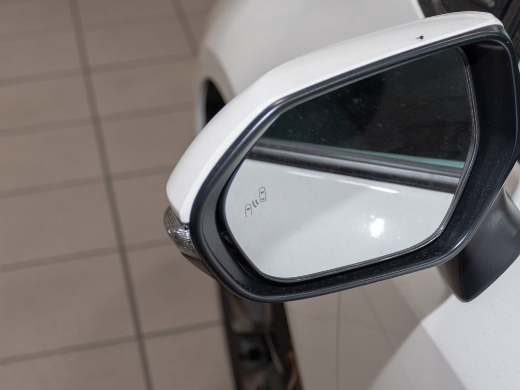 2026 Toyota Corolla SE - Photo 6