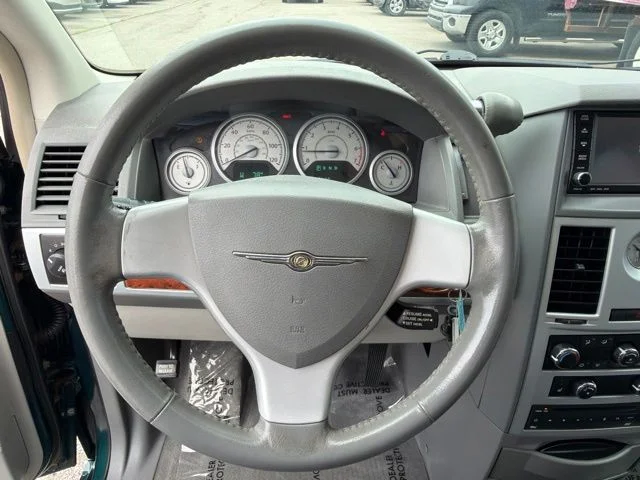 Used 2009 Green Chrysler Touring image 10