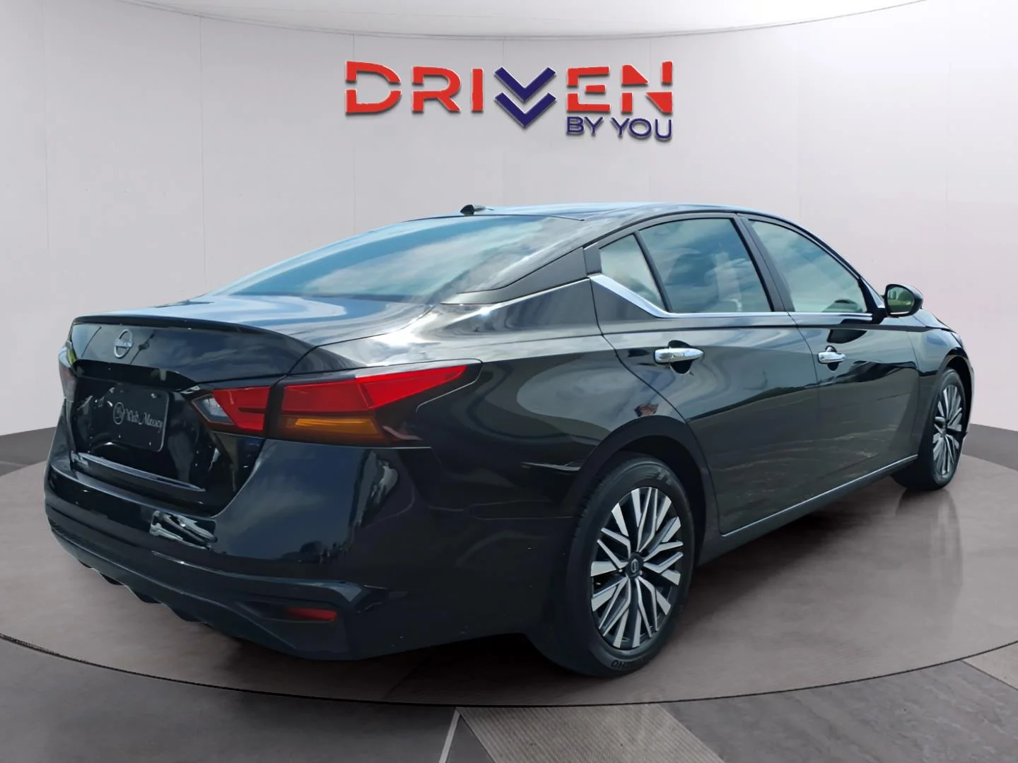 Used 2025 Super Black Nissan SV image 5