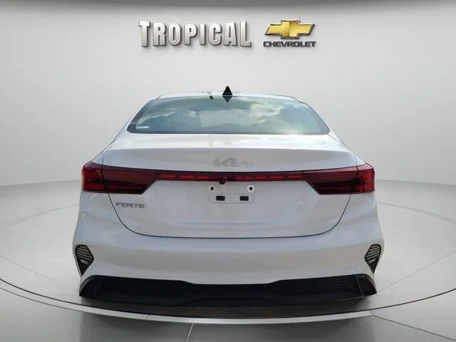 Used 2023 Whiye Kia LXS image 4