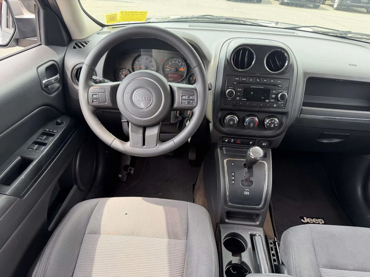 Used 2015 Granite Crystal Metallic Clearcoat Jeep Latitude image 19