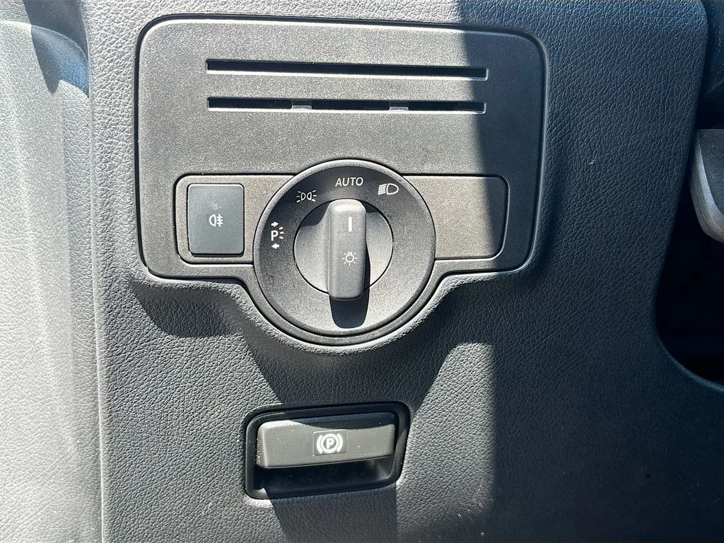 Used 2018  Mercedes-Benz Cargo image 23