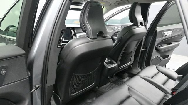 Used 2019 Gray Volvo T6 Momentum image 23