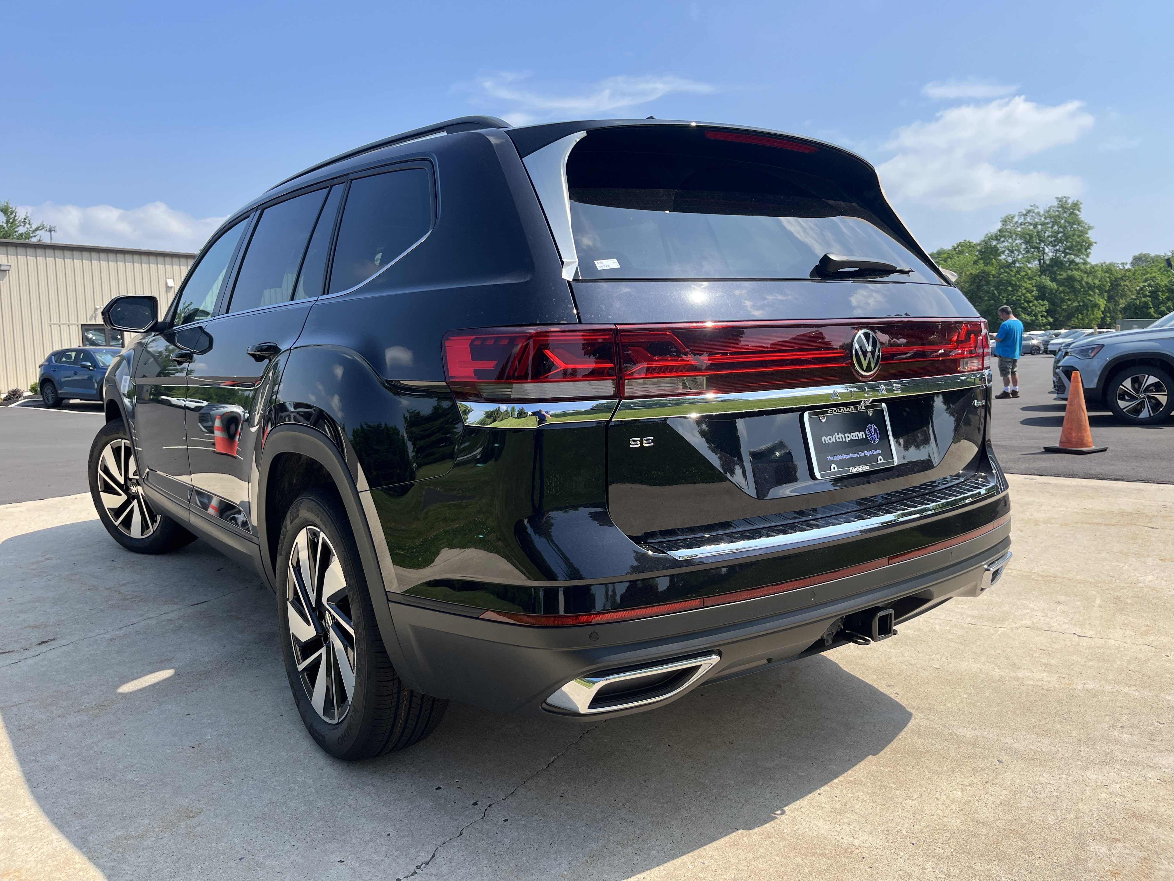 New 2026 Black Volkswagen 2.0T SE w/Technology image 11
