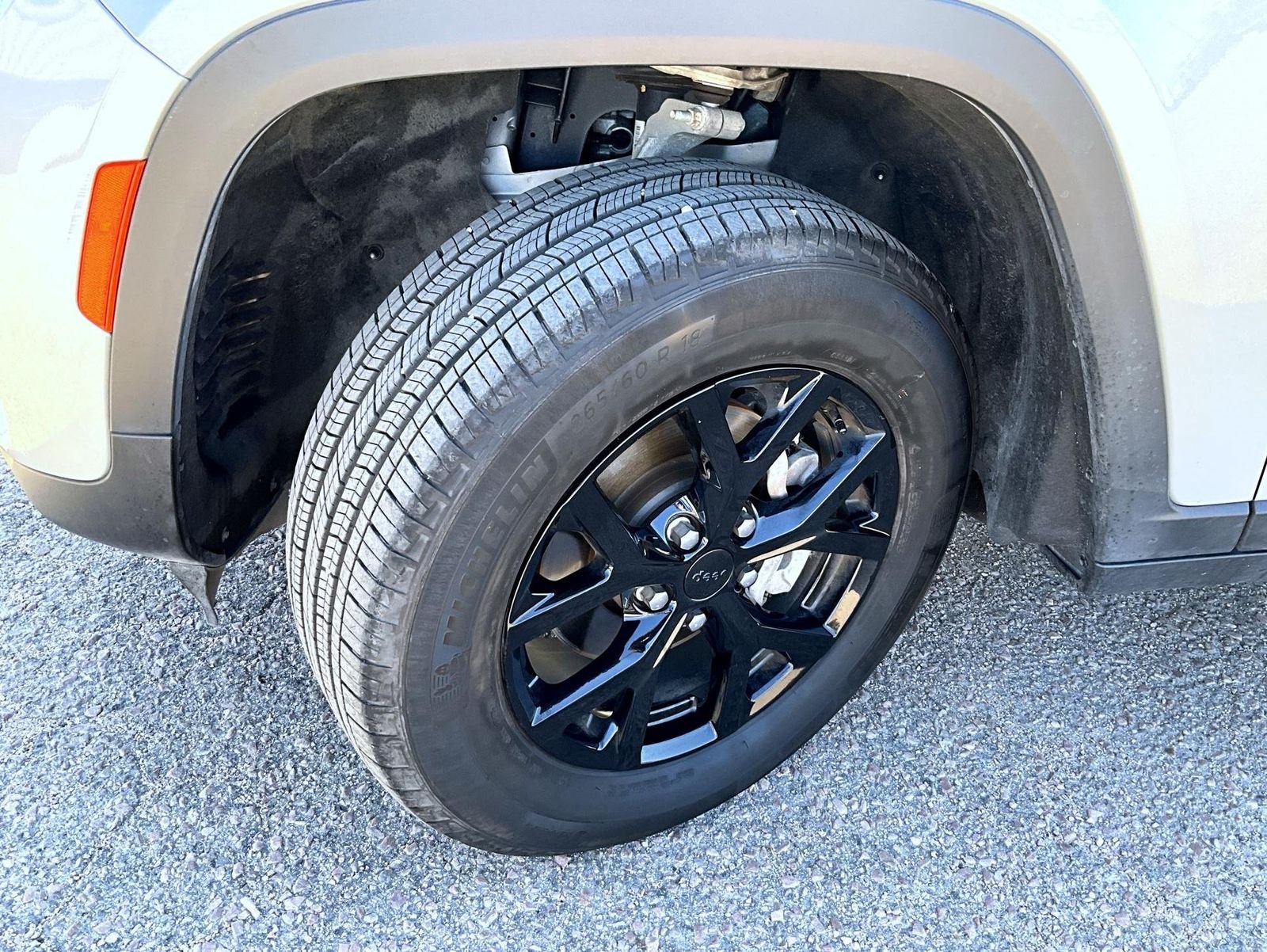Certified Used 2025 Silver Jeep Altitude image 23
