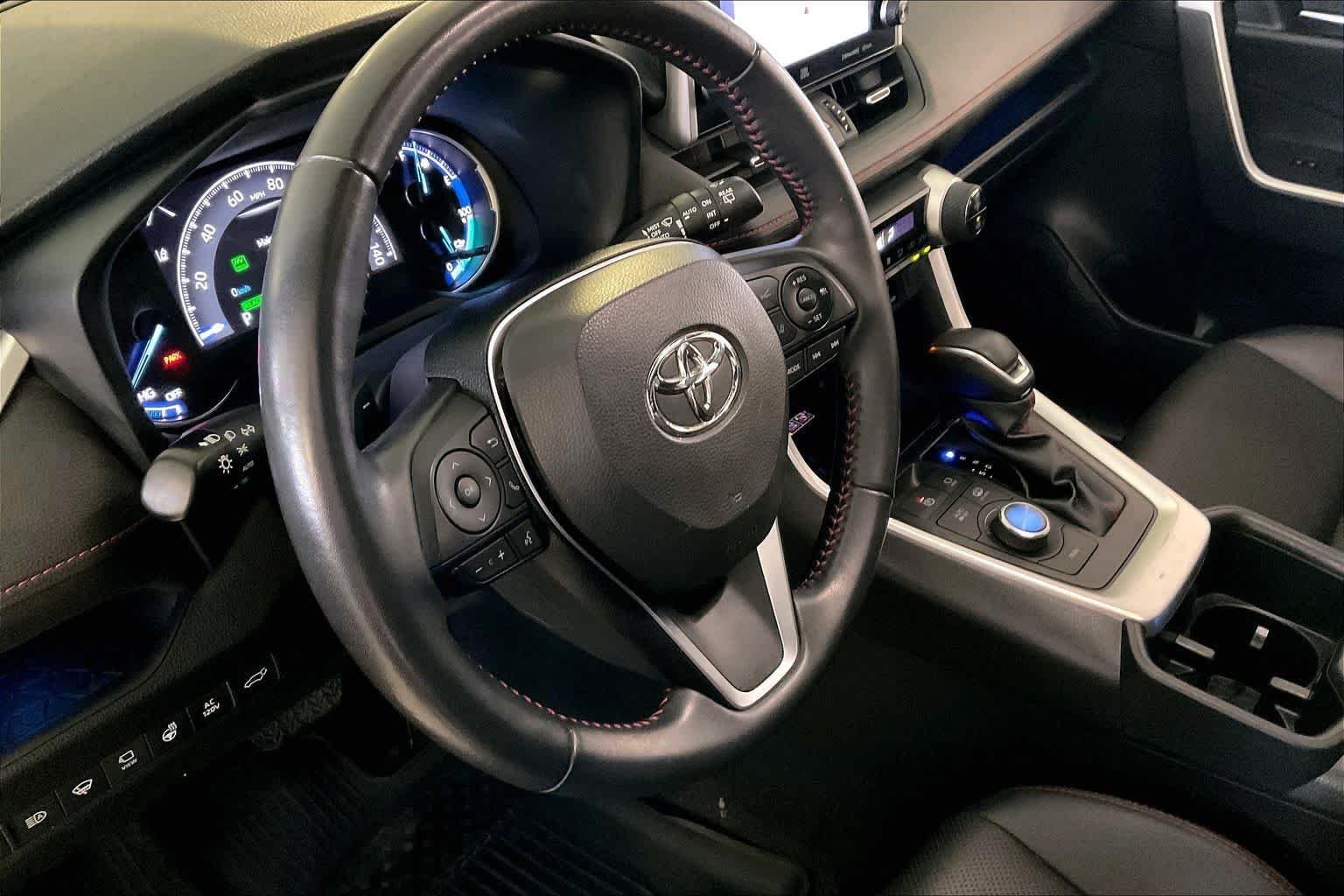 Used 2022 Supersonic Red/Midnight Black Metallic Toyota XSE image 16