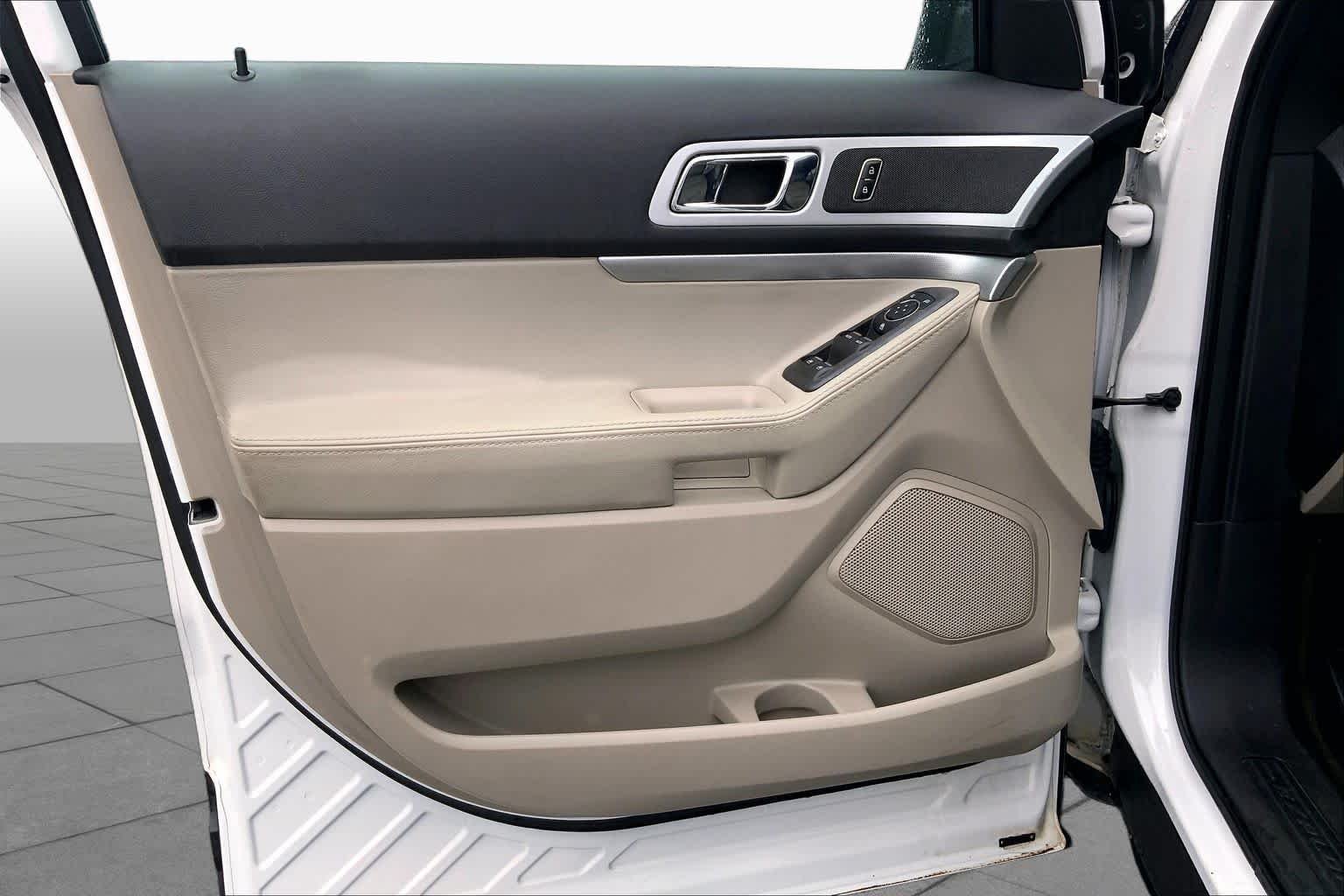 Used 2012 White Platinum Metallic Tri-coat Ford XLT image 20