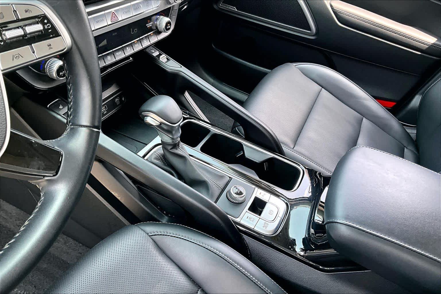 Used 2025 Glacial White Pearl Kia S image 14