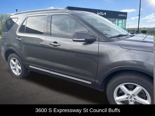 Used 2017 Gray Ford XLT image 3