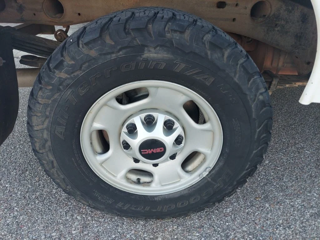 Used 2023 White GMC Pro image 9