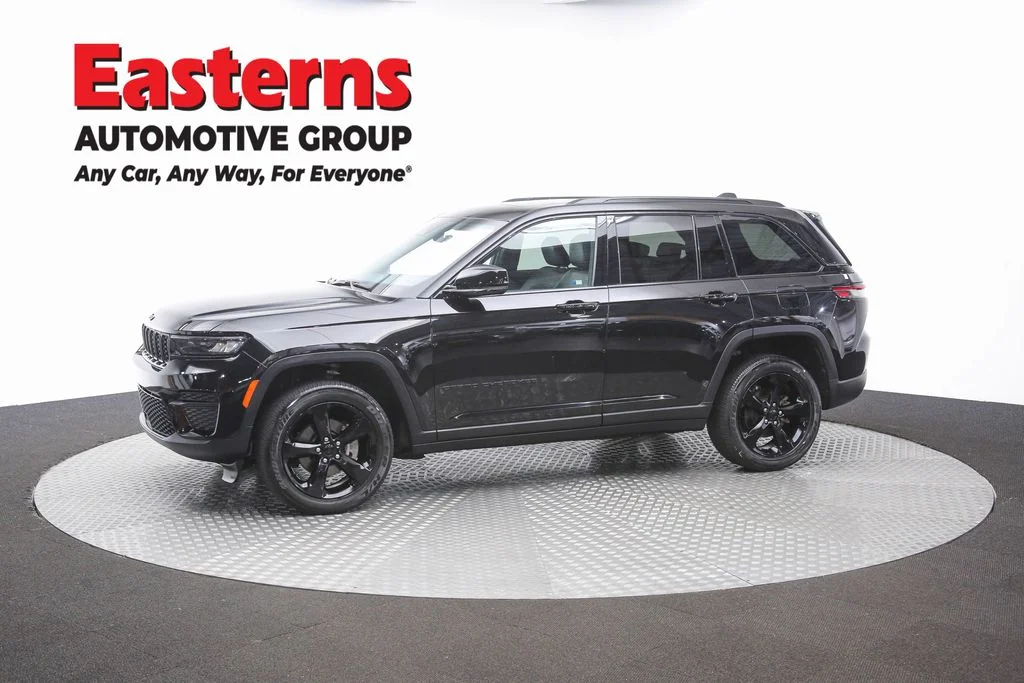 Used 2024 Black Jeep Altitude image 59