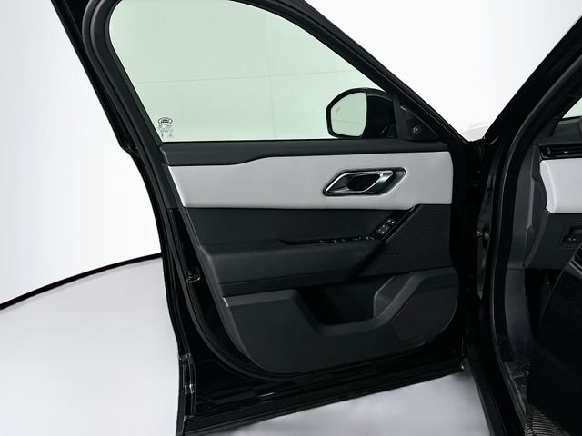 Used 2026  Land Rover S image 11