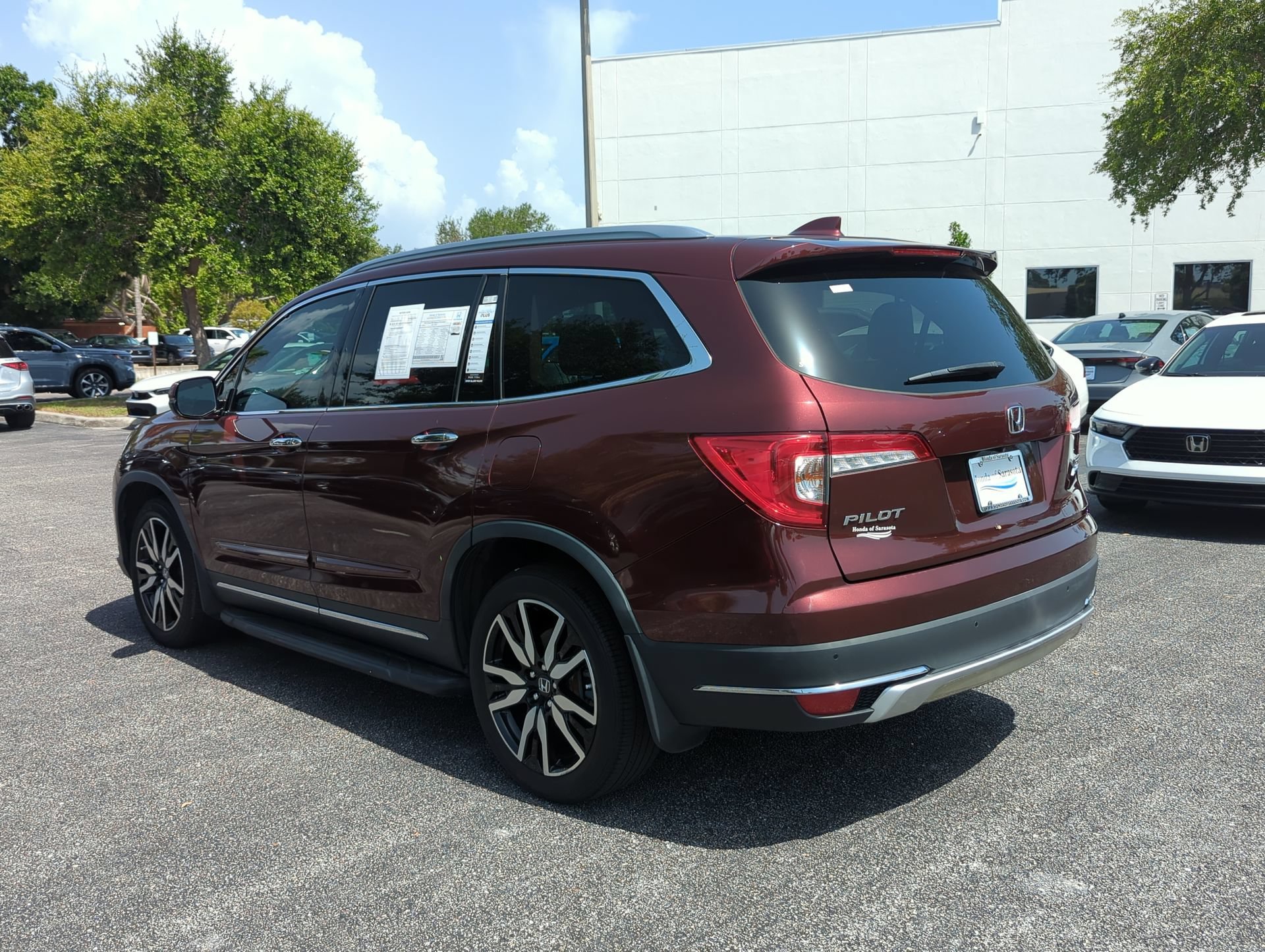 Used 2022 Deep Scarlet Pearl Honda Touring 8-Passenger image 8
