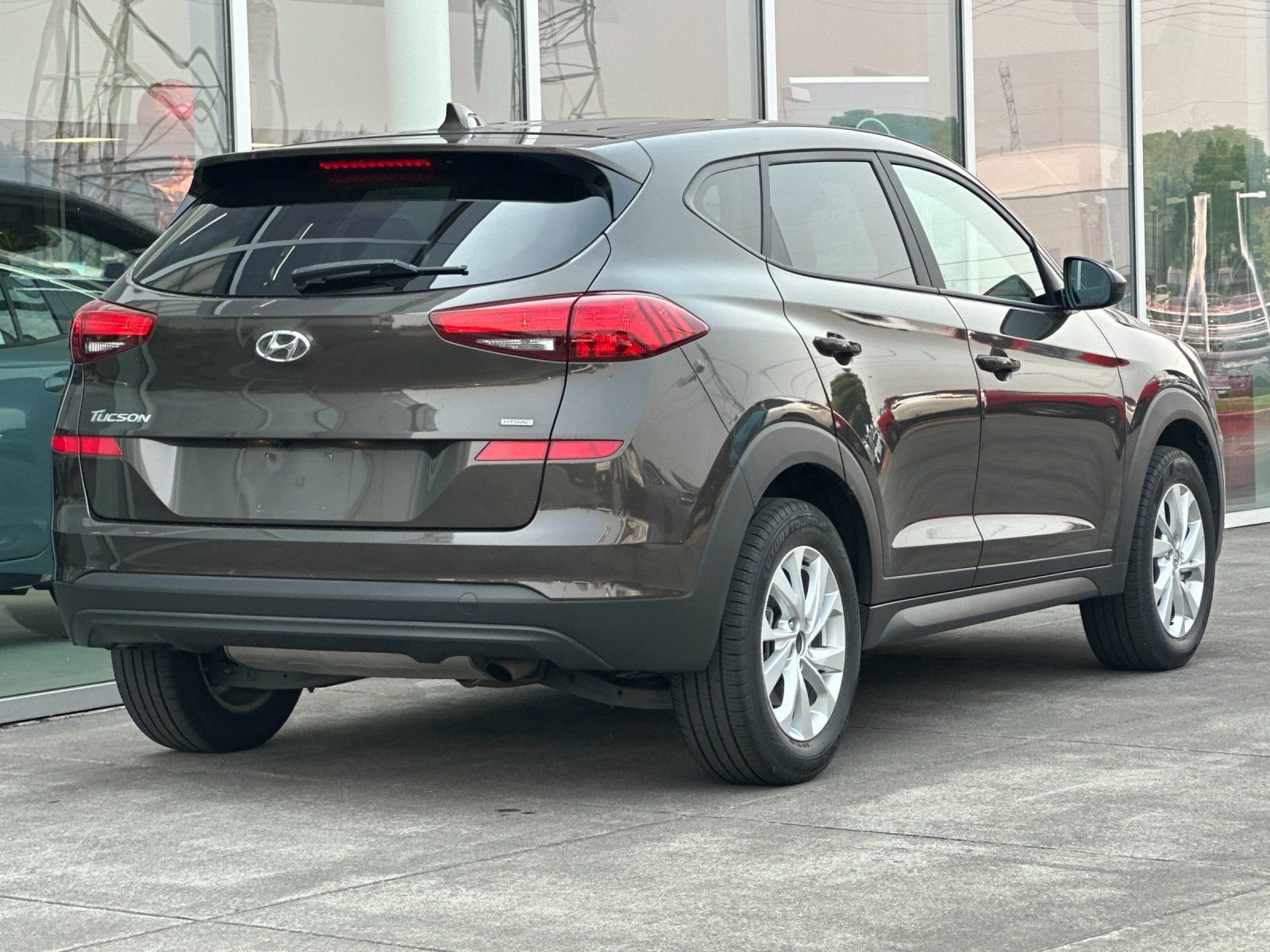 Used 2020 Sage Brown Hyundai SE image 2