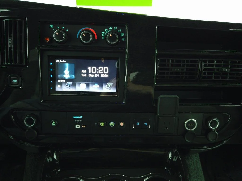 Used 2020 Summit White GMC Explorer Limited SE image 30