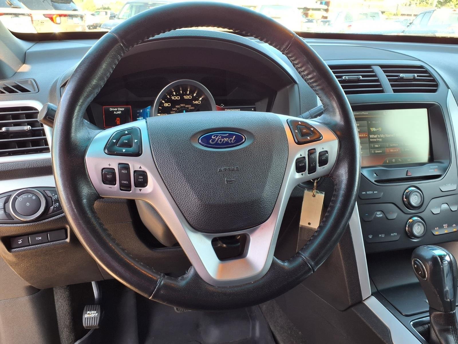 Used 2015 White Platinum Metallic Tri-Coat Ford XLT image 16