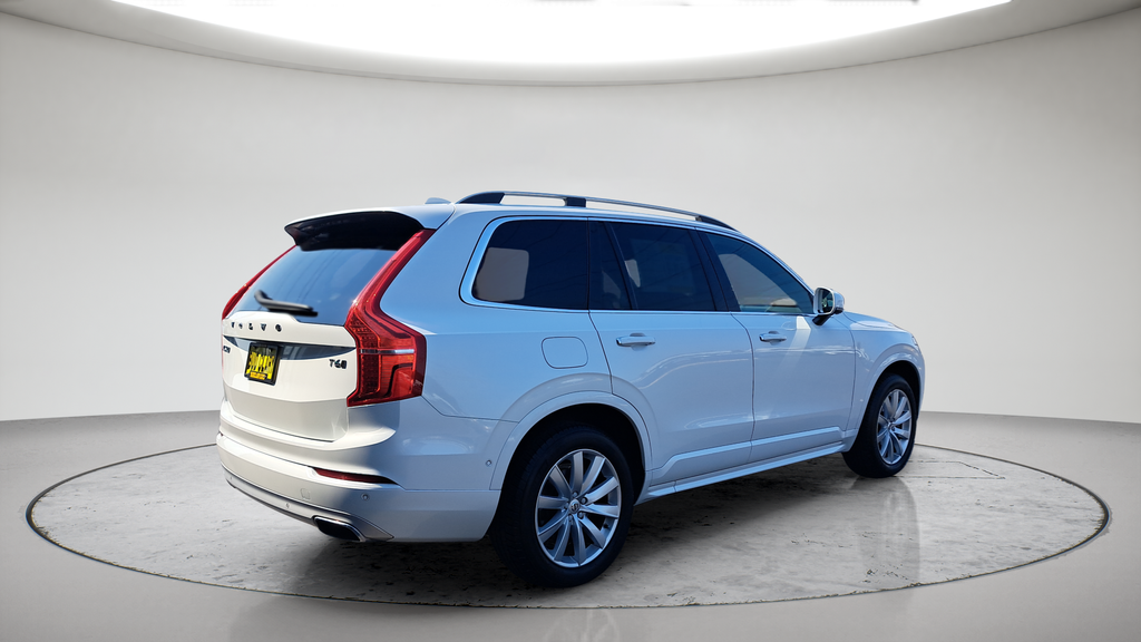 Used 2019 White Volvo T6 Momentum image 3