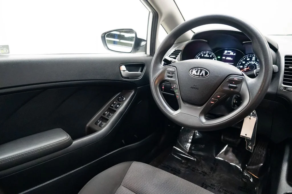 Used 2017 White Kia LX image 11