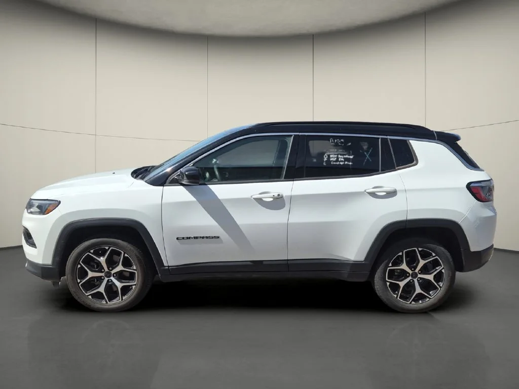 Used 2025 White Jeep Limited image 4