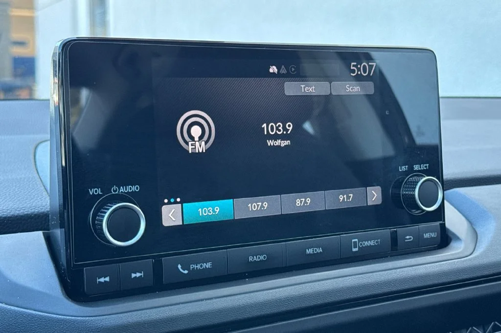 Used 2025  Honda SE image 22