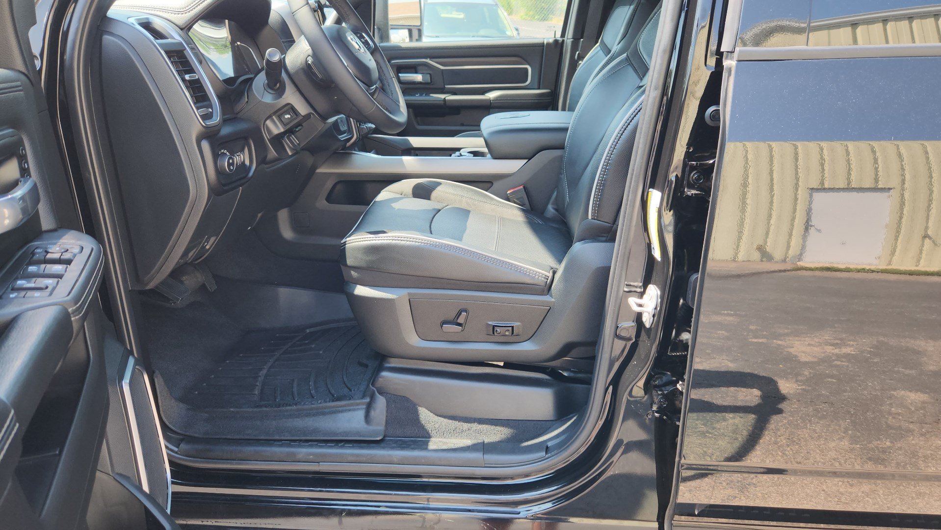 Used 2025 Diamond Black Crystal Pearlcoat Ram Laramie image 18
