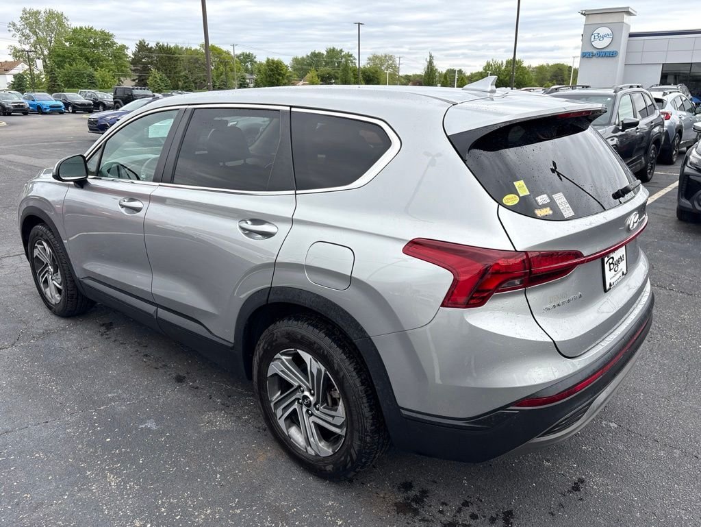 Used 2021 Silver Hyundai SE image 5