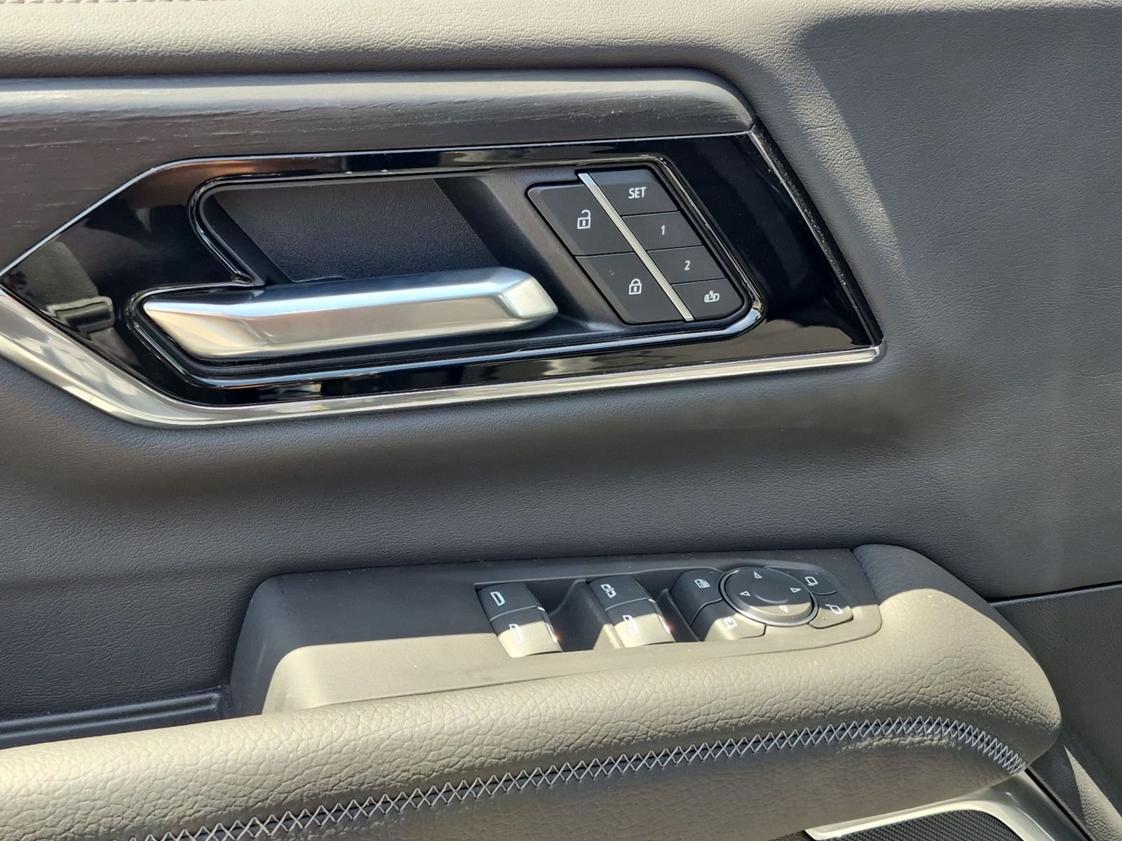 2026 GMC Yukon Denali - Photo 21