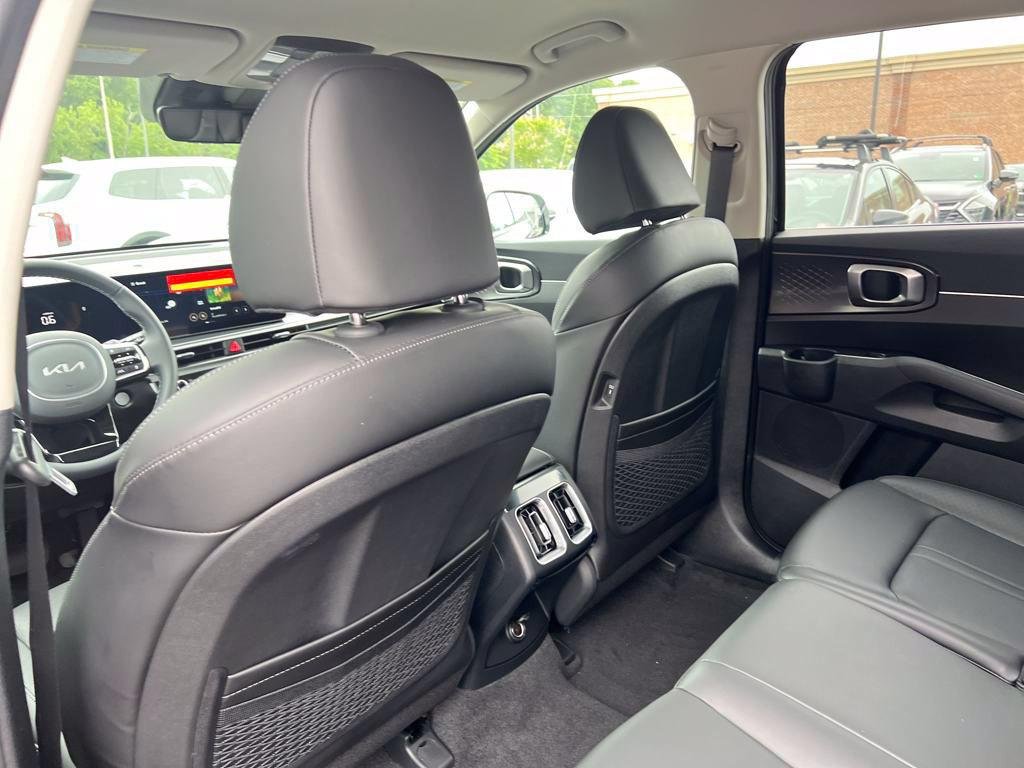 2025 Kia Sorento S - Photo 25