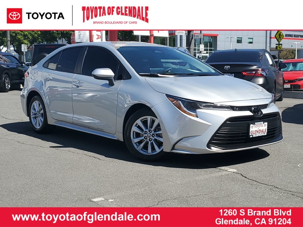 Certified Used 2025 Classic Silver Metallic Toyota LE image 1
