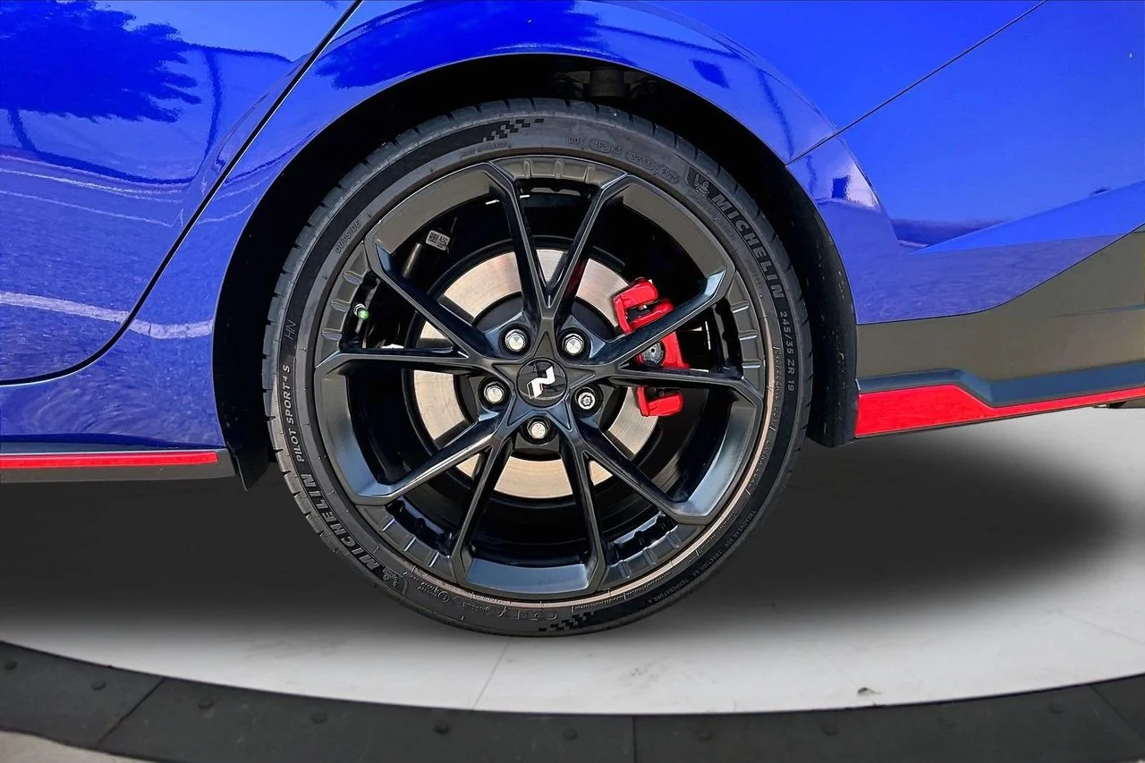 Used 2025 Blue Hyundai Base image 33