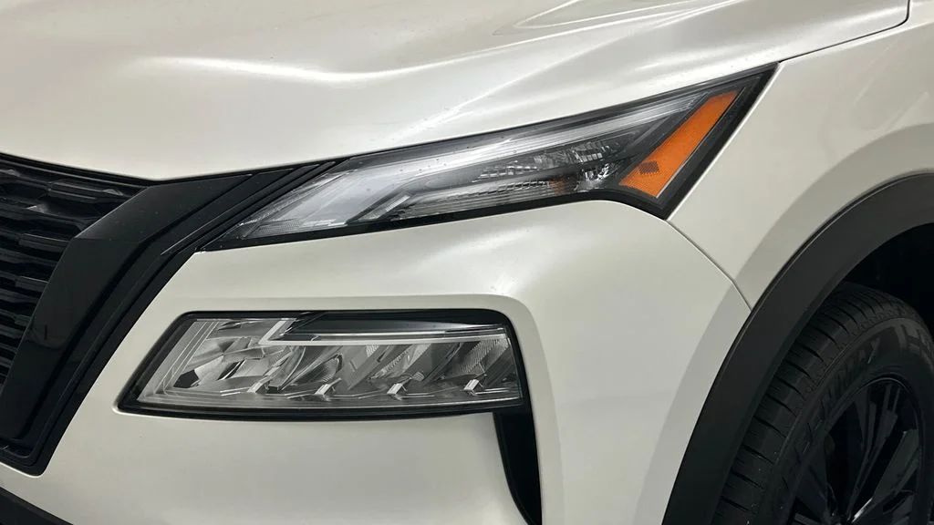 Used 2023 White Nissan SV image 22