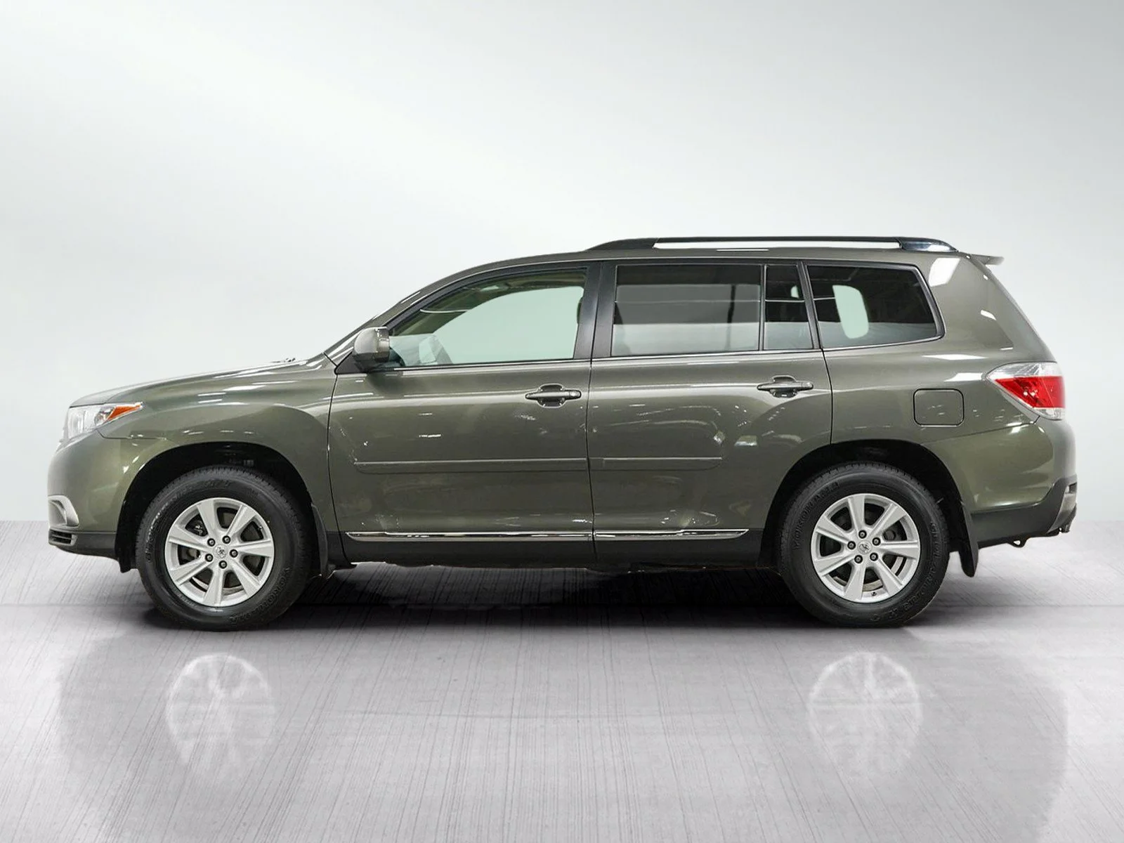 Used 2012 Toyota Highlander SE with VIN 5TDBK3EH2CS152043 for sale in Wayzata, Minnesota