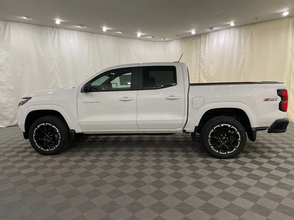 2026 Chevrolet Colorado Z71 - Photo 9