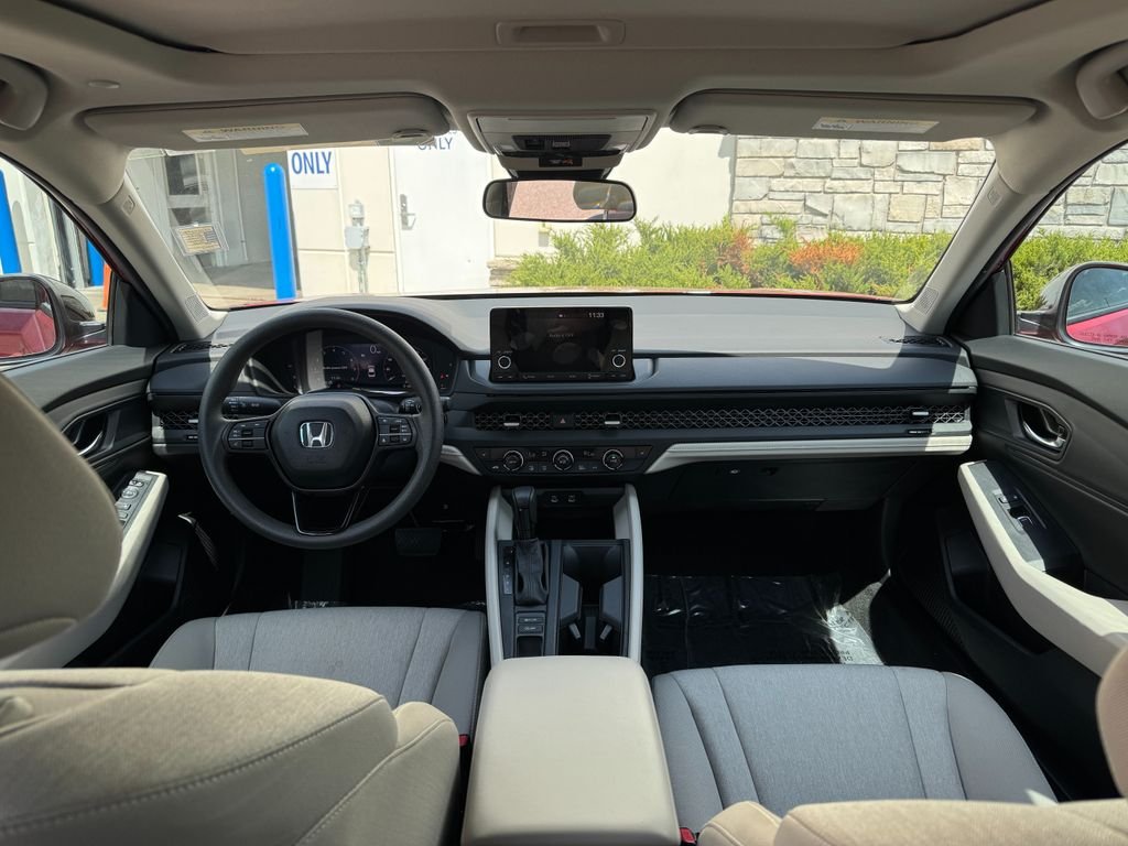 2025 Honda Accord SE - Photo 11