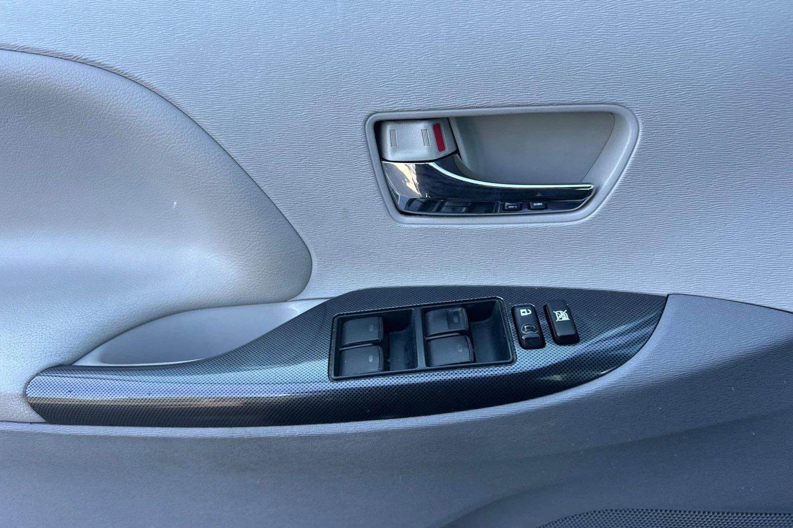 Used 2014 Silver Sky Metallic Toyota SE 8-Passenger image 10
