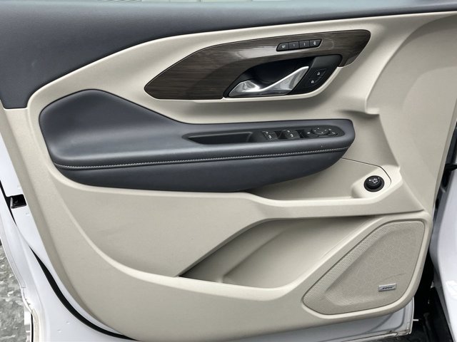 Used 2024 White Frost Tricoat GMC Denali image 9