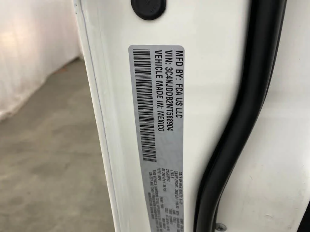 Used 2021 White Clearcoat Jeep Trailhawk image 31