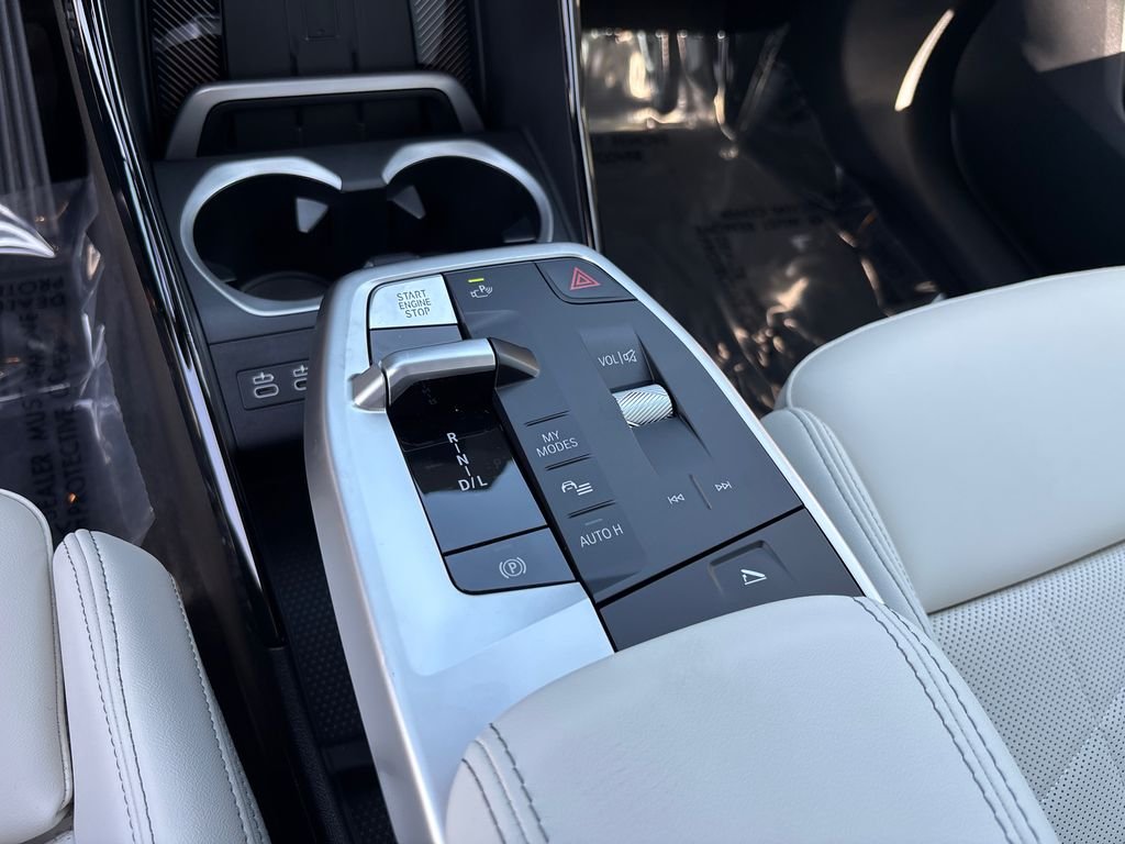 New 2027 Cape York Green Metallic BMW xDrive28i image 27