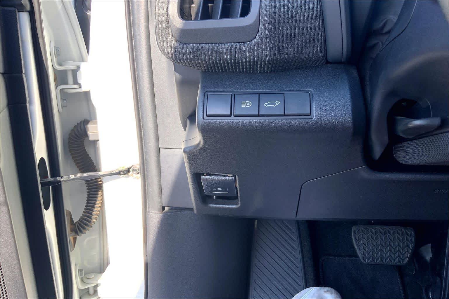 Used 2023 Wind Chill Pearl w/Black Roof Toyota Limited image 35