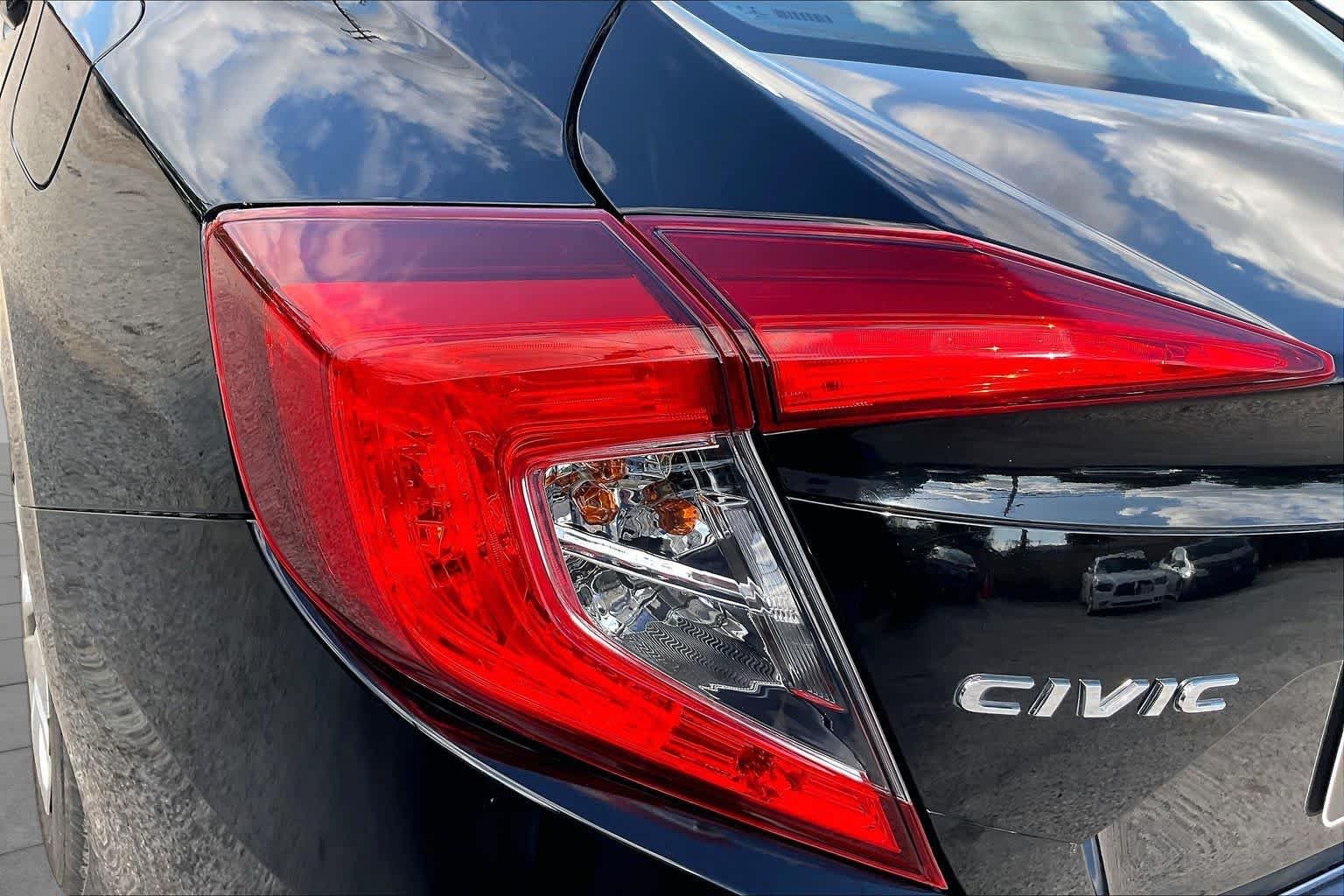 Used 2018 Crystal Black Pearl Honda LX image 28