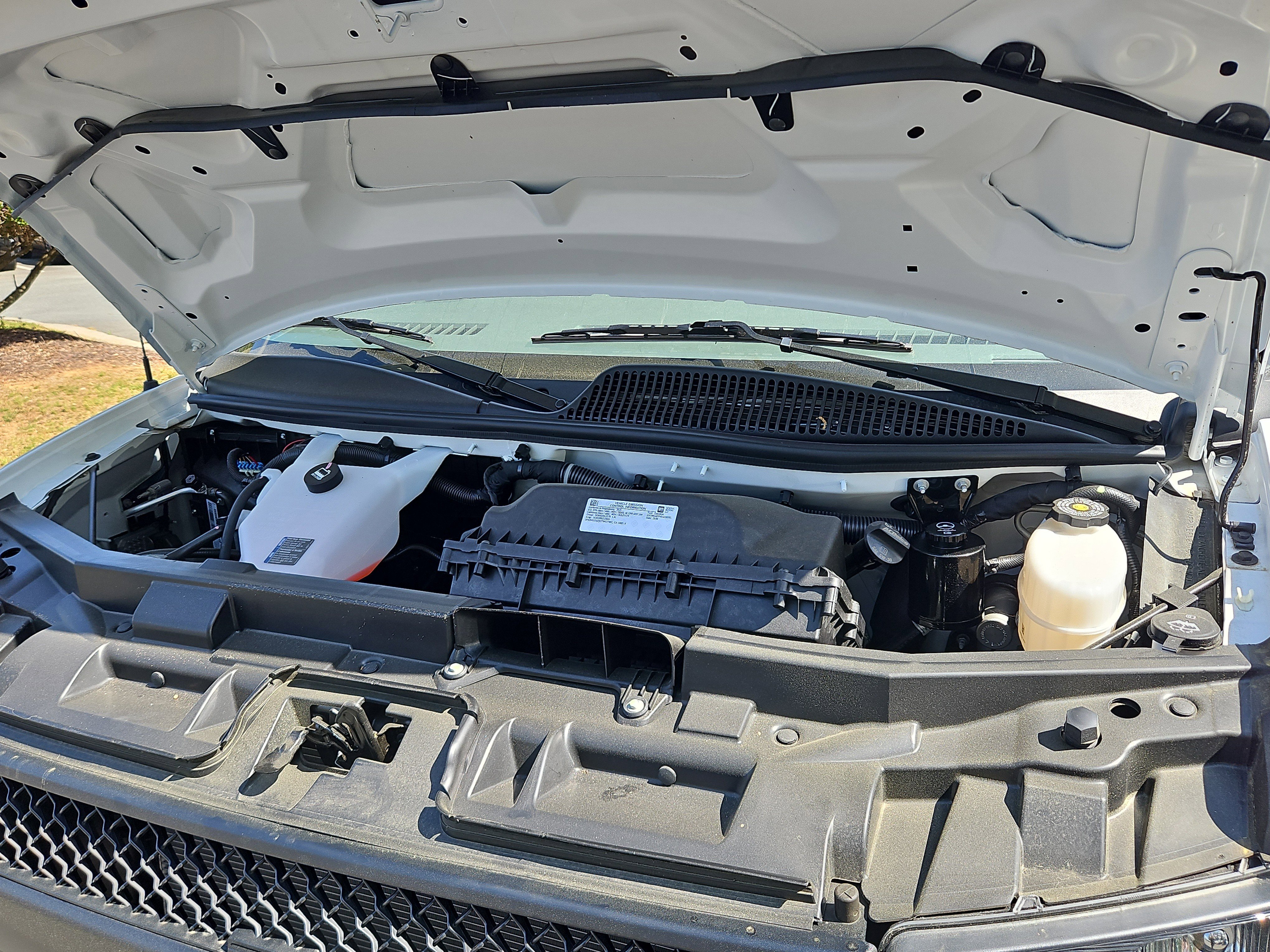 New 2025 Summit White Chevrolet WT image 21