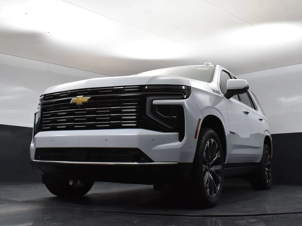 New 2026 Polar White Tricoat Chevrolet High Country image 34
