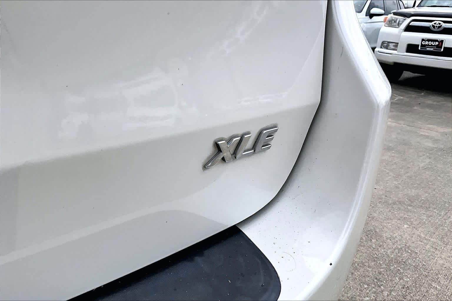 Used 2020 Blizzard Pearl Toyota XLE Premium image 9