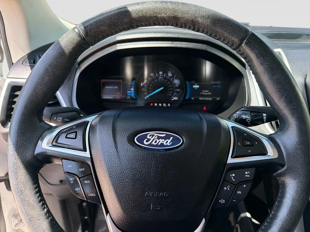Used 2022 Star White Ford SEL image 25